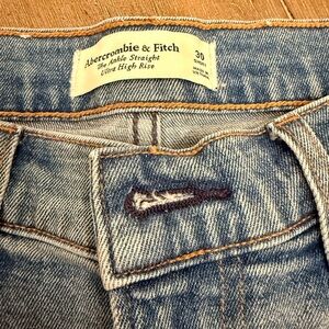 Abercrombie & Fitch Women's Light Blue Ankle Jeans